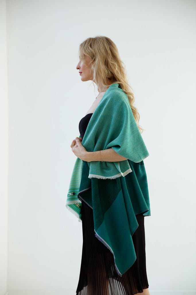 Fine cashmere wool Cape for women in Green with embroidery  Edit alt text