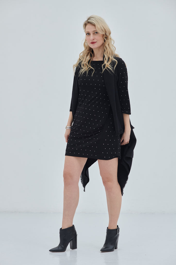 Model in black wool poncho DARIA Cape Kali - JULAHAS